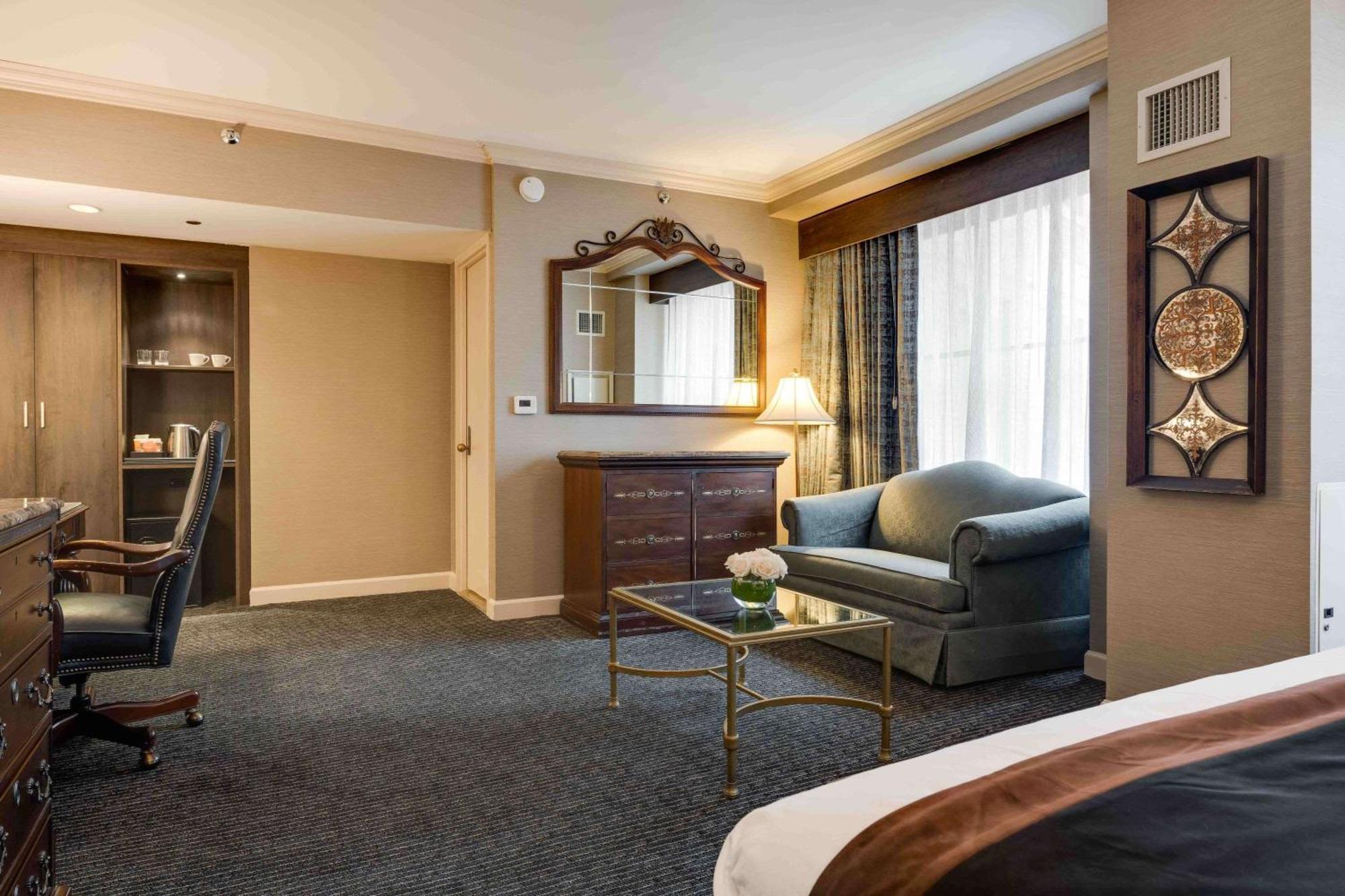 Hotel The Whitehall Hotel, Best Western Premier Collection 3*