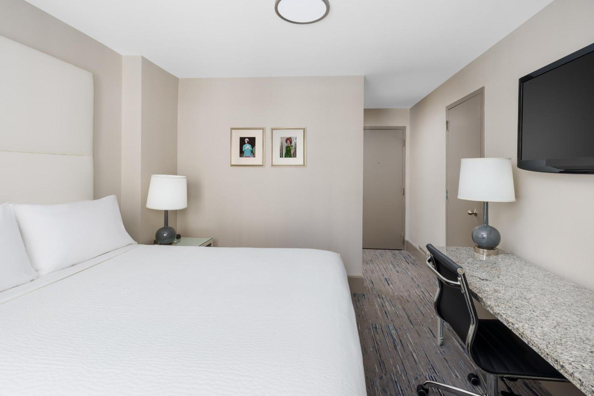 Holiday Express - Magnificent Mile By Ihg 3*