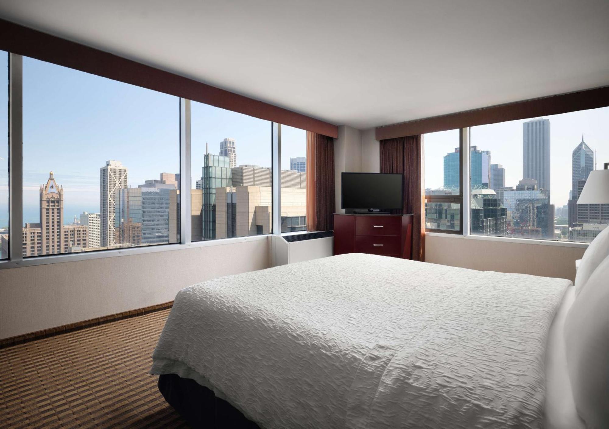 Hotel Hampton Downtown/magnificent Mile 3*