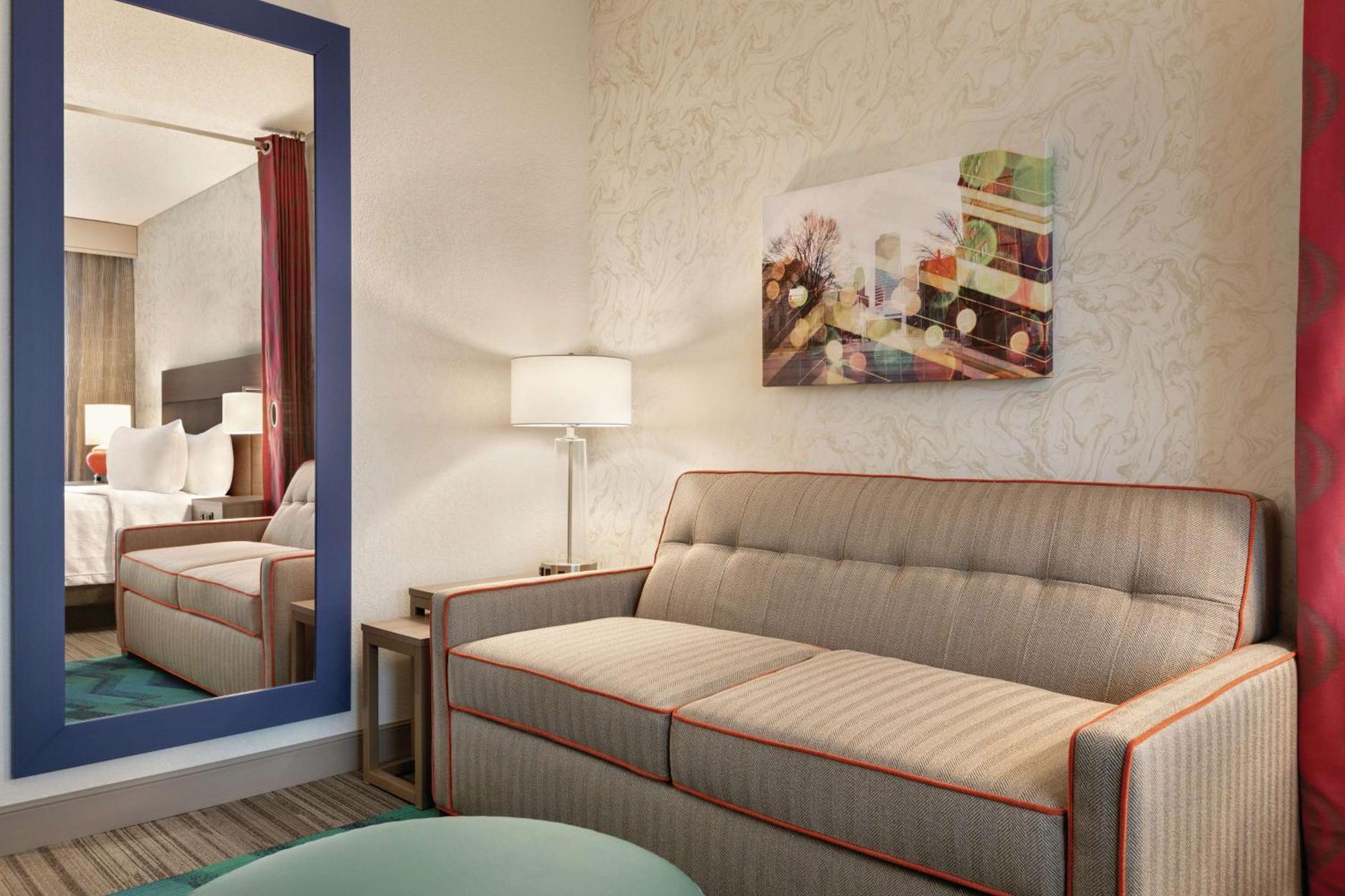 Home2 By Hilton River North 3*