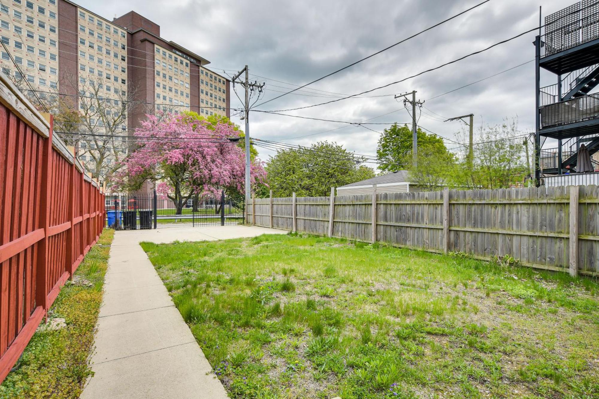 Apartment Vacation Apt - 6 Mi To Downtown! *