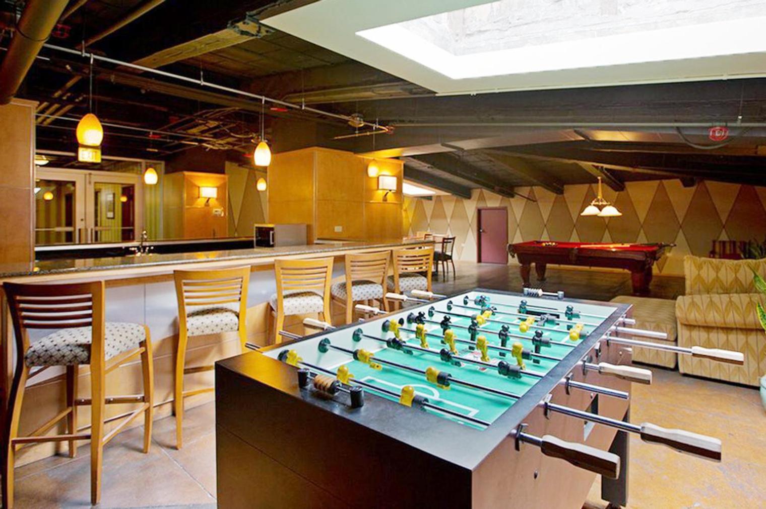 Loop 2br W Gym Doorman Nr L Chi-813 *