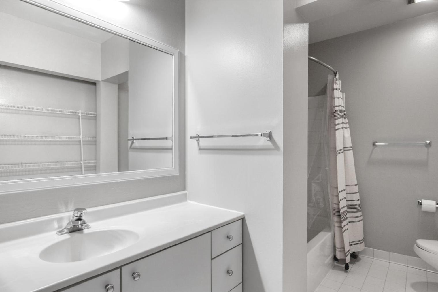 Loop 2br W Gym Doorman Nr L Chi-813