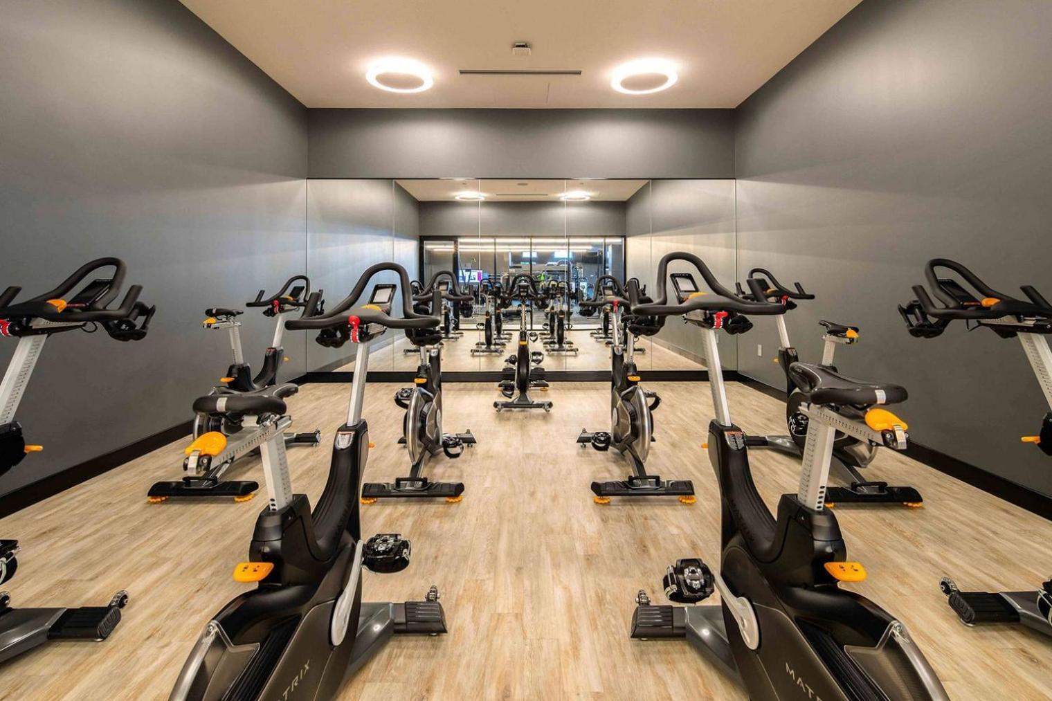 Apartment S Loop W Gym 1 Block From Cta Train Chi-348 *