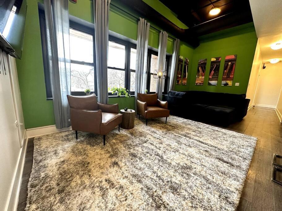 Mccormick 3br/2ba Family Oasis For Up To 8 Guests With Optional Parking And Gym Access