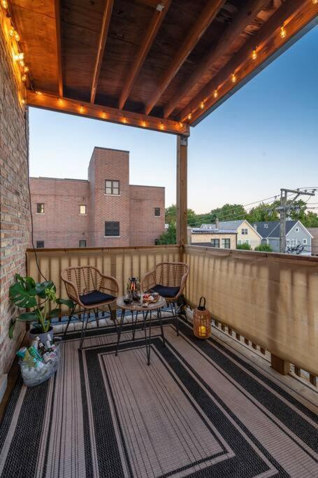 New! 1 Garage Spot Included! Near Brown Line! North Center/st. Ben's Location! Apartment *