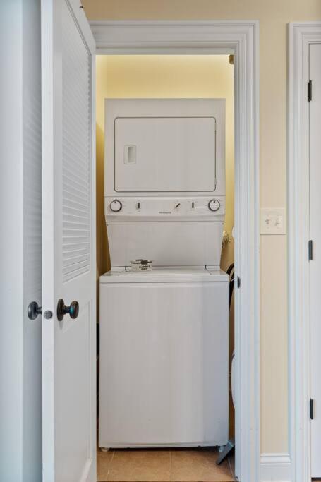 New! 1 Garage Spot Included! Near Brown Line! North Center/st. Ben's Location! Apartment *