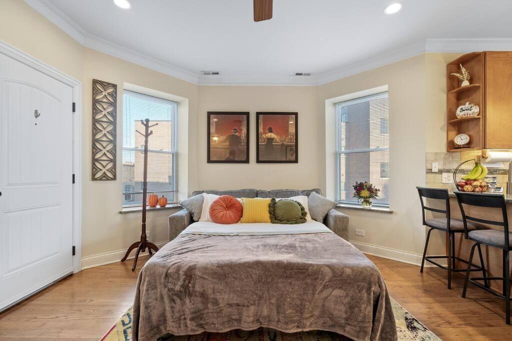 New! 1 Garage Spot Included! Near Brown Line! North Center/st. Ben's Location! Apartment