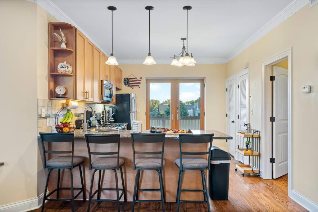 Apartment New! 1 Garage Spot Included! Near Brown Line! North Center/st. Ben's Location!