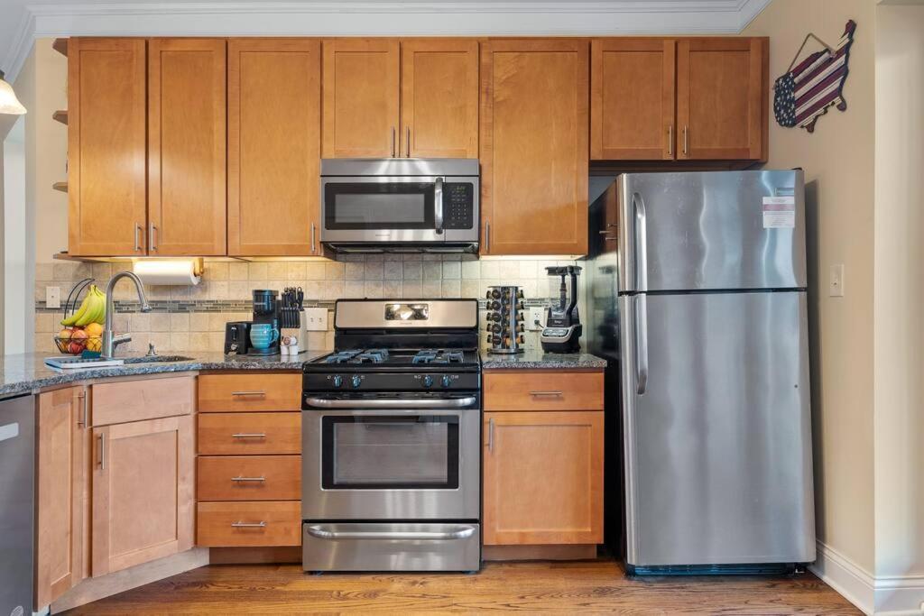 New! 1 Garage Spot Included! Near Brown Line! North Center/st. Ben's Location! Apartment Chicago