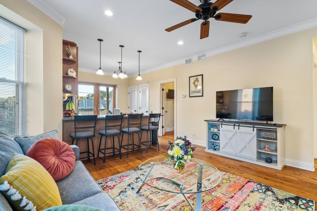 New! 1 Garage Spot Included! Near Brown Line! North Center/st. Ben's Location! Apartment