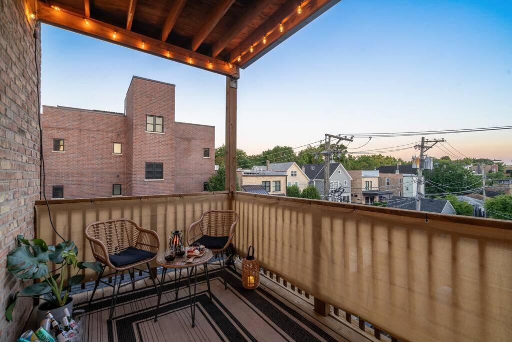 New! 1 Garage Spot Included! Near Brown Line! North Center/st. Ben's Location! Apartment Chicago