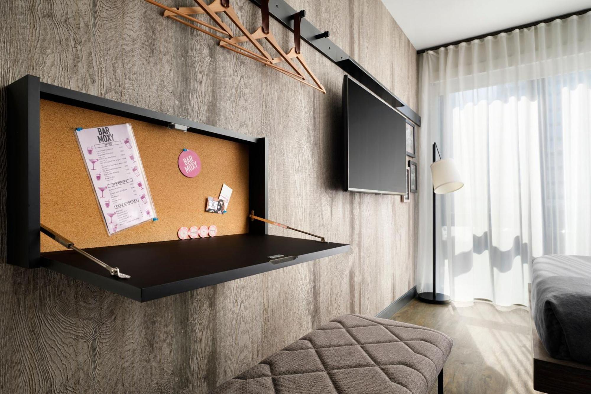 Moxy Downtown Hotel 3*