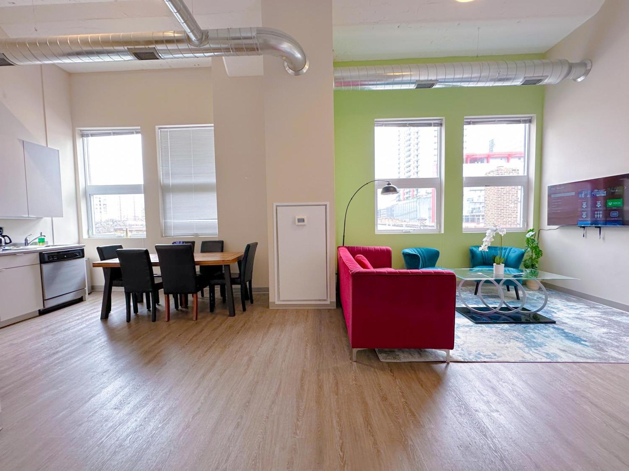 Mccormick 2br/2ba Oasis With Optional Parking, Patio, Gym For Up To 6 Guests *