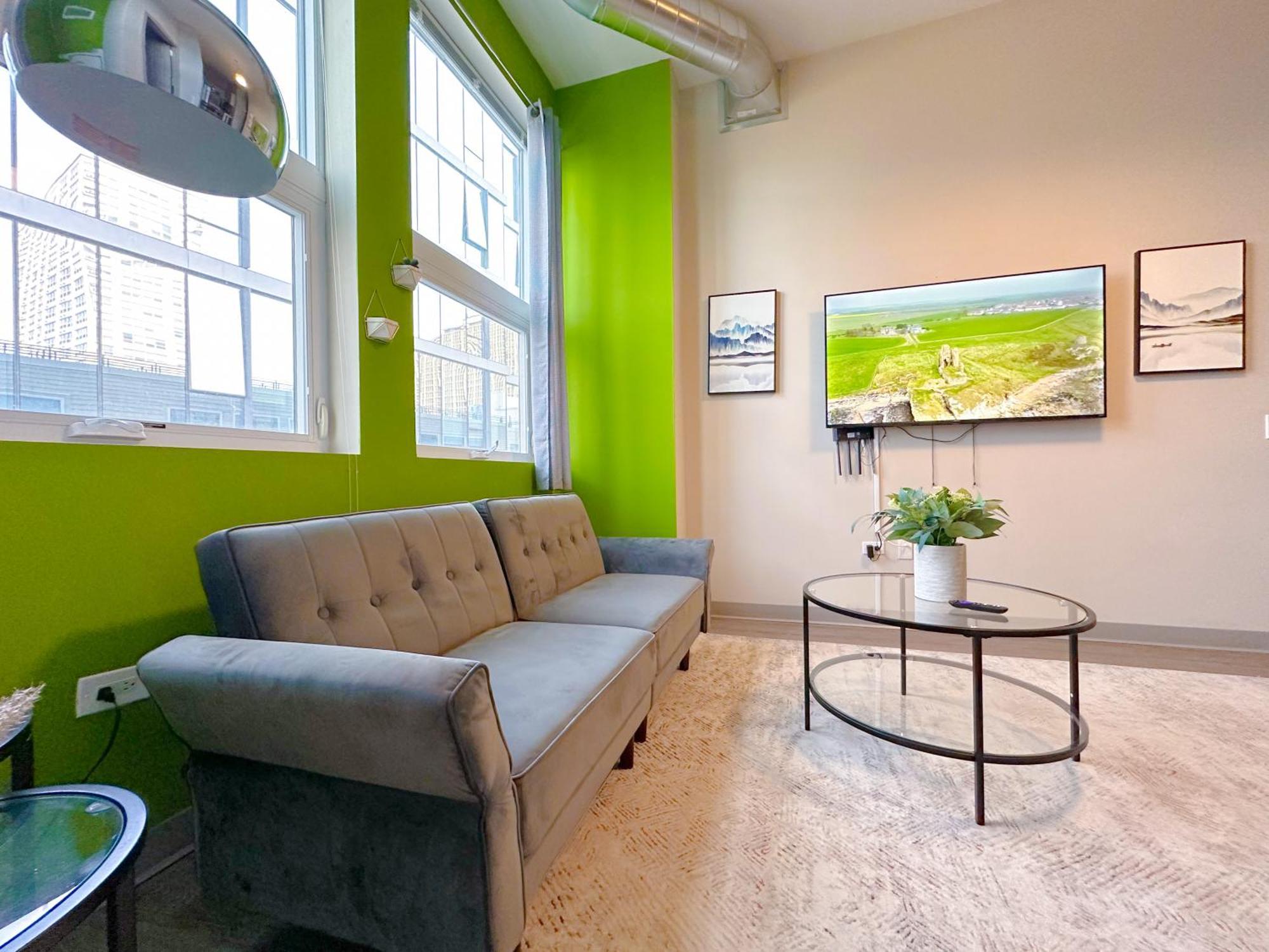 Mccormick Oasis With Balcony, Optional Parking, Patio And Gym Sleeps 6 Near Mccormick Place, Grant Park, Soldier Field & Museum Campus Apartment Chicago
