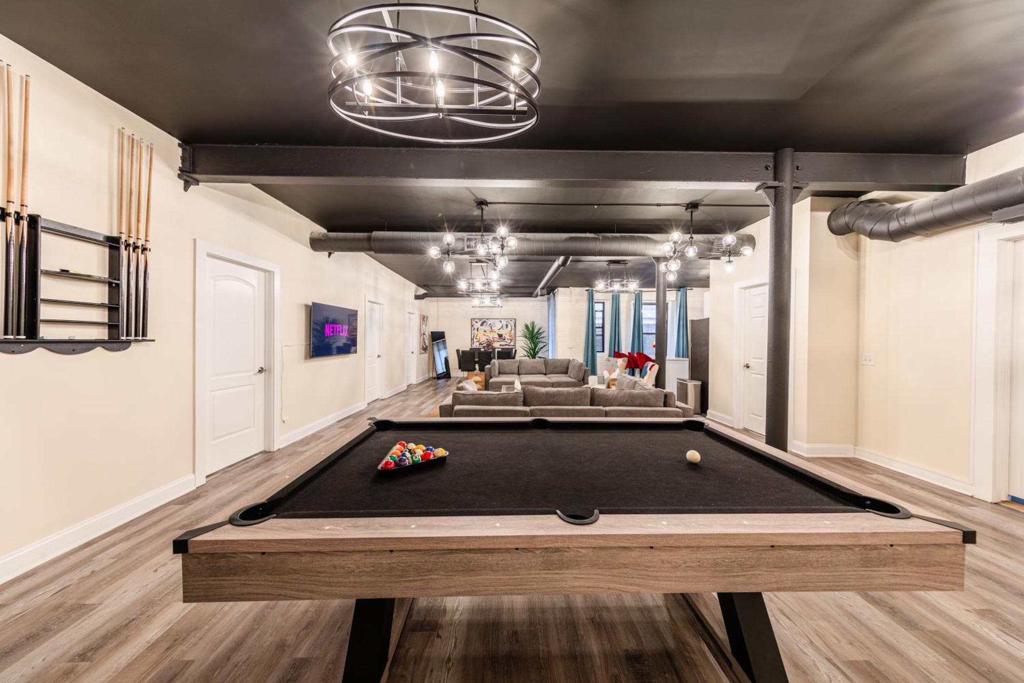 Apartamento Mccormick Place 5 Bed Family Unit With Pool Table And Optional Parking *
