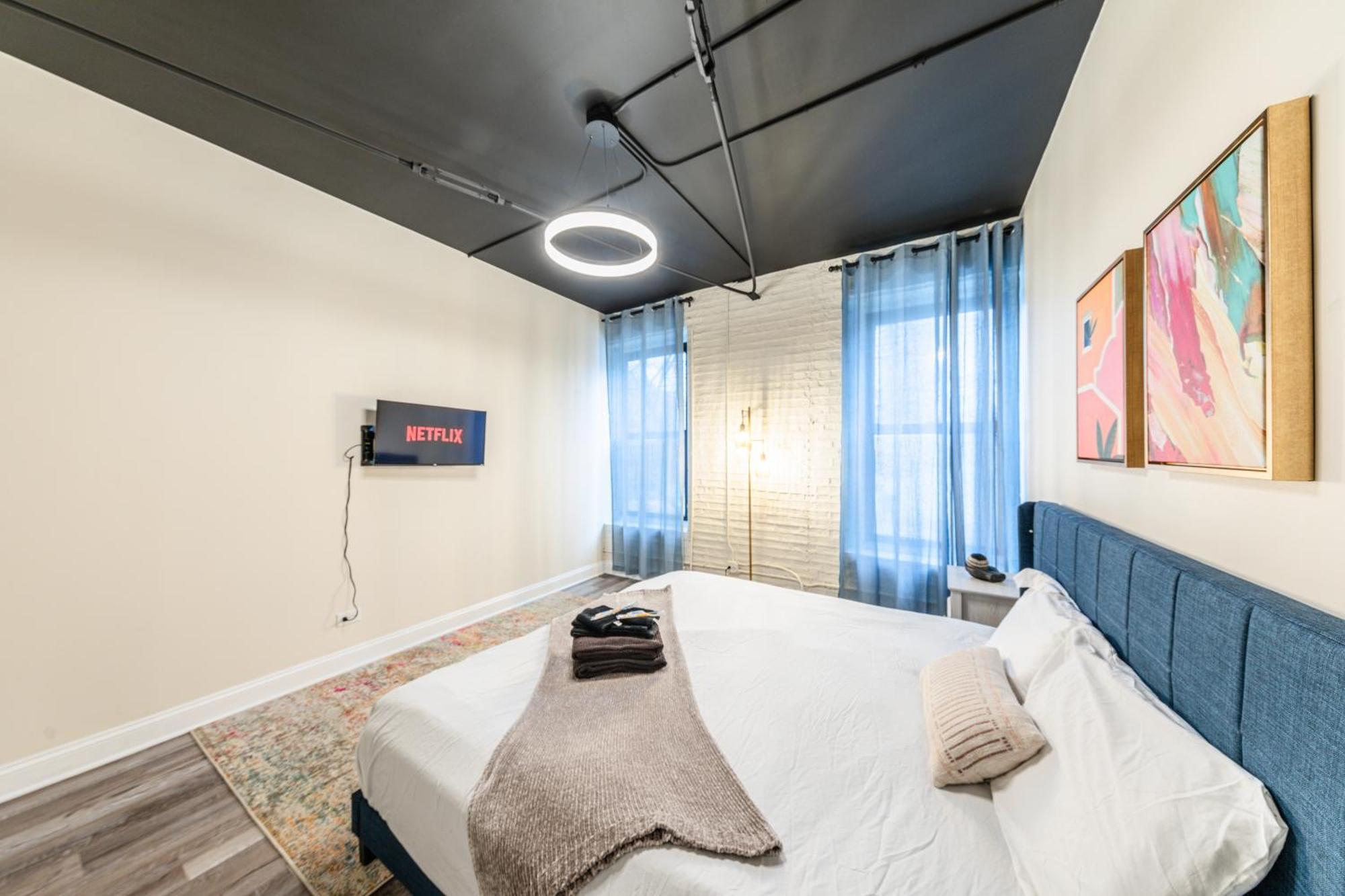 Mccormick Place 5 Bed Family Unit With Pool Table And Optional Parking *