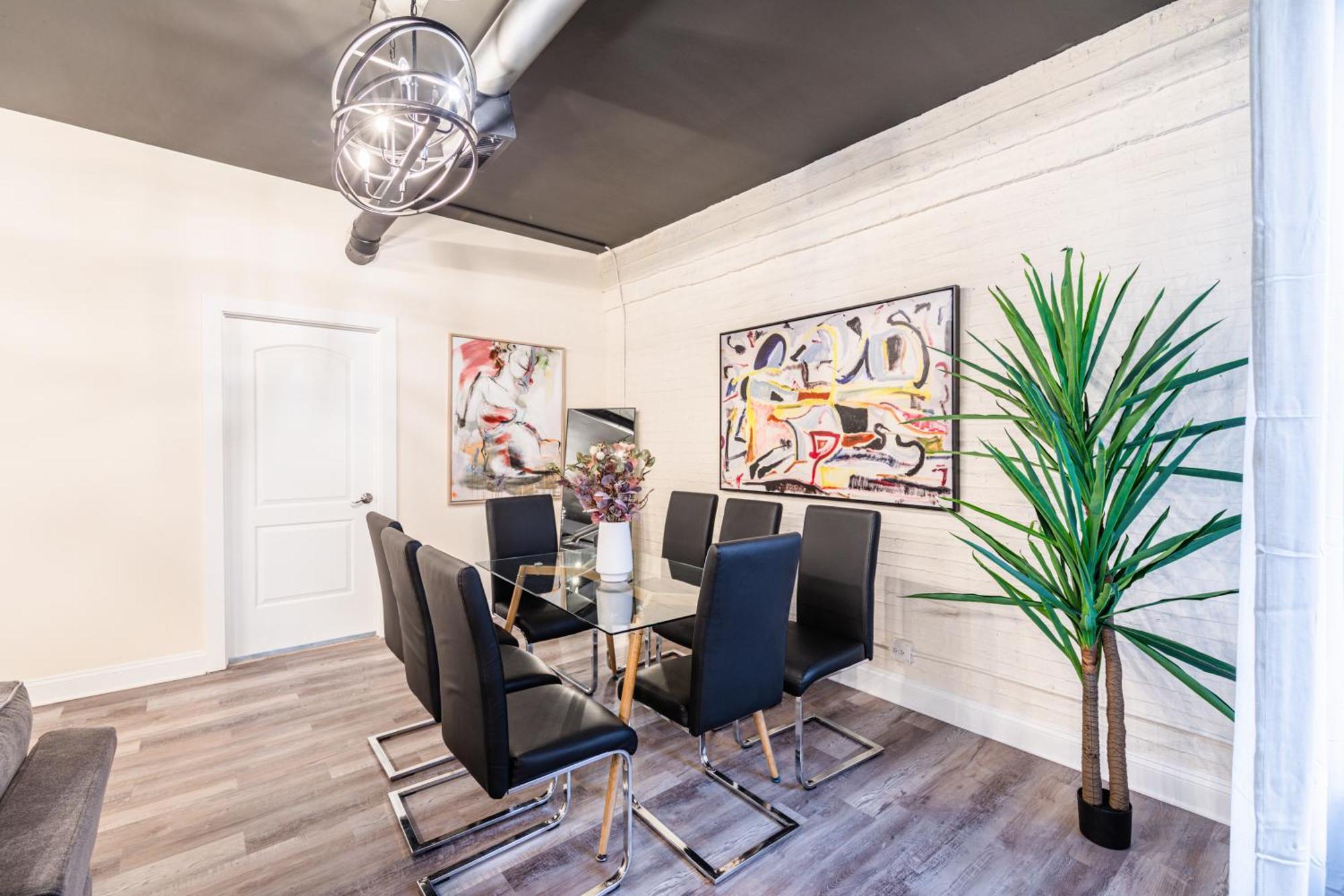 Mccormick Place 5 Bed Family Unit With Pool Table And Optional Parking Apartamento