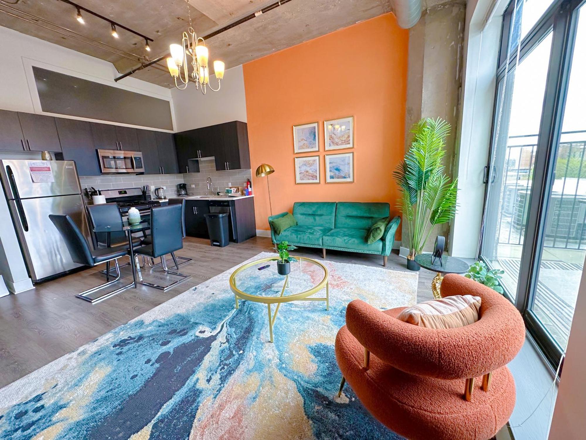 Apartment Mccormick Patio Skyline Unit For Up To 6 Guests With Optional Parking Chicago