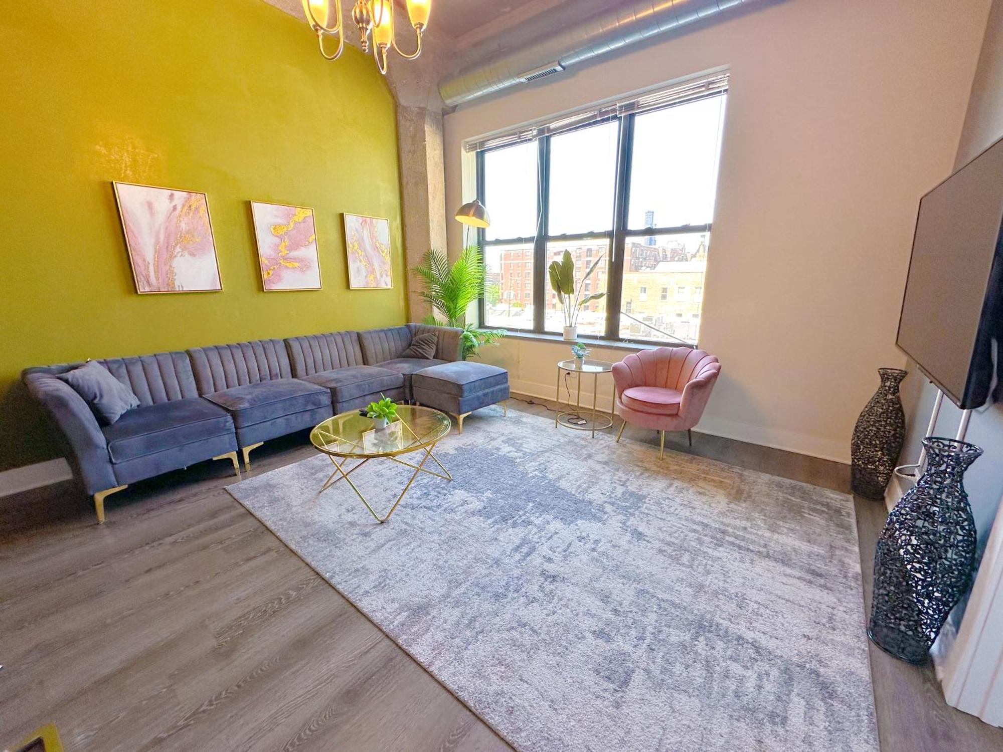 Mccormick 3br-2ba Family Unit For Up To 8 Guests With Optional Parking & Gym Access Chicago