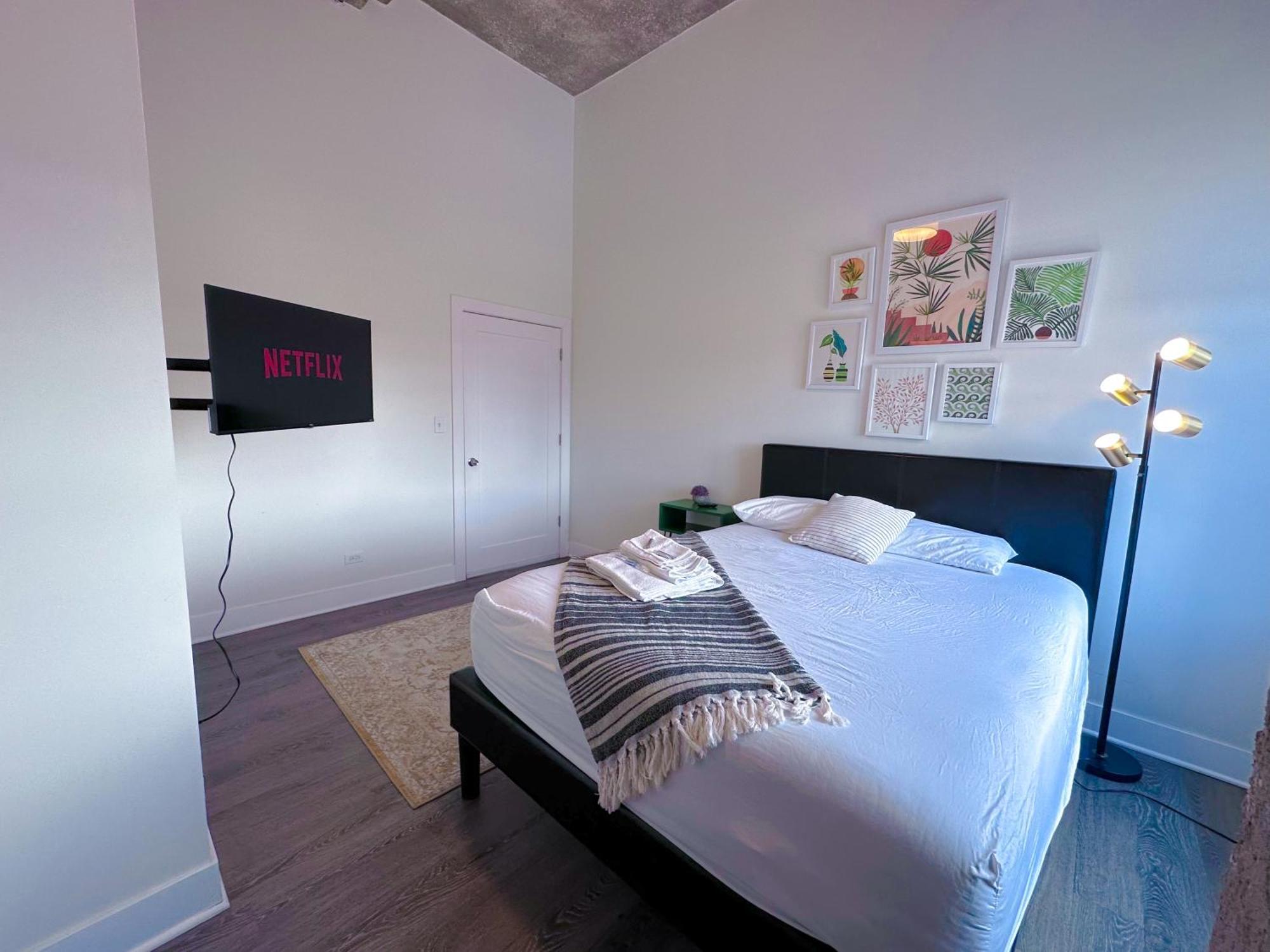 Mccormick 3br-2ba Corner Oasis For Up To 10 Guests With Optional Parking & Gym Access