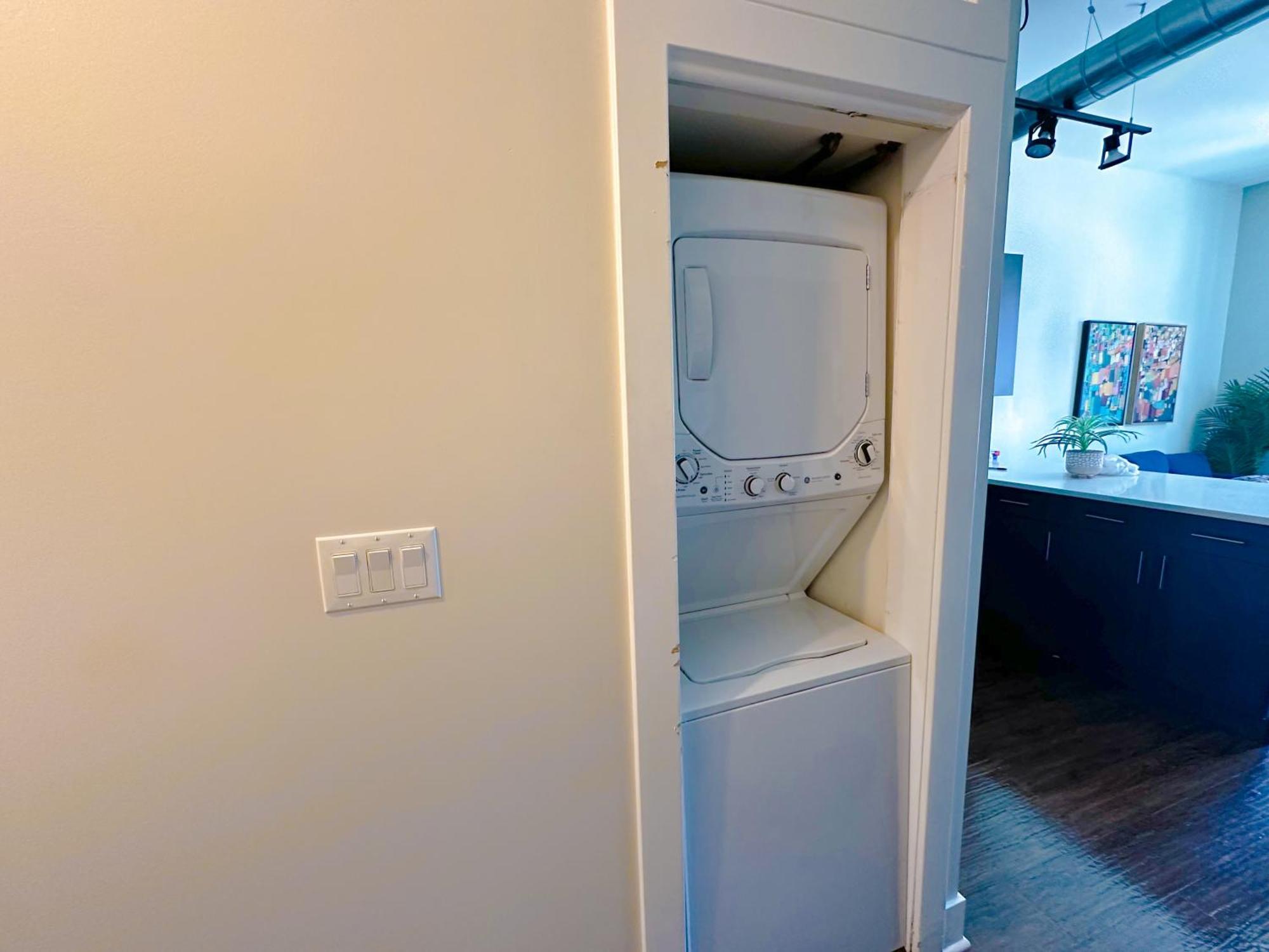 Apartment Mccormick Place 3br And 2ba With Optional Parking , Sleeps 8 *