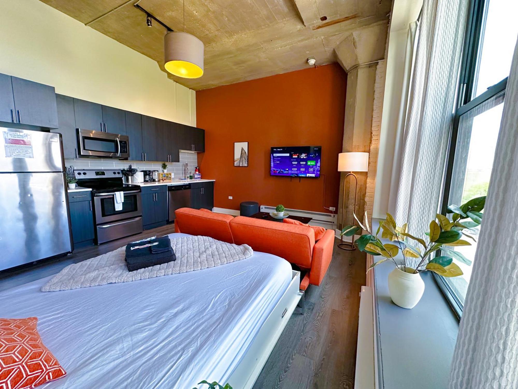Mccormick Place That Sleeps Up To 4 Guests With Optional Parking And Gym Access * Chicago