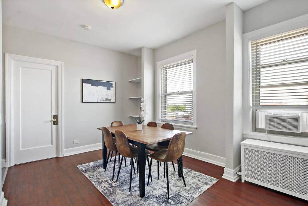 Sleek & Spacious 3br - Hyde Park 1004 *