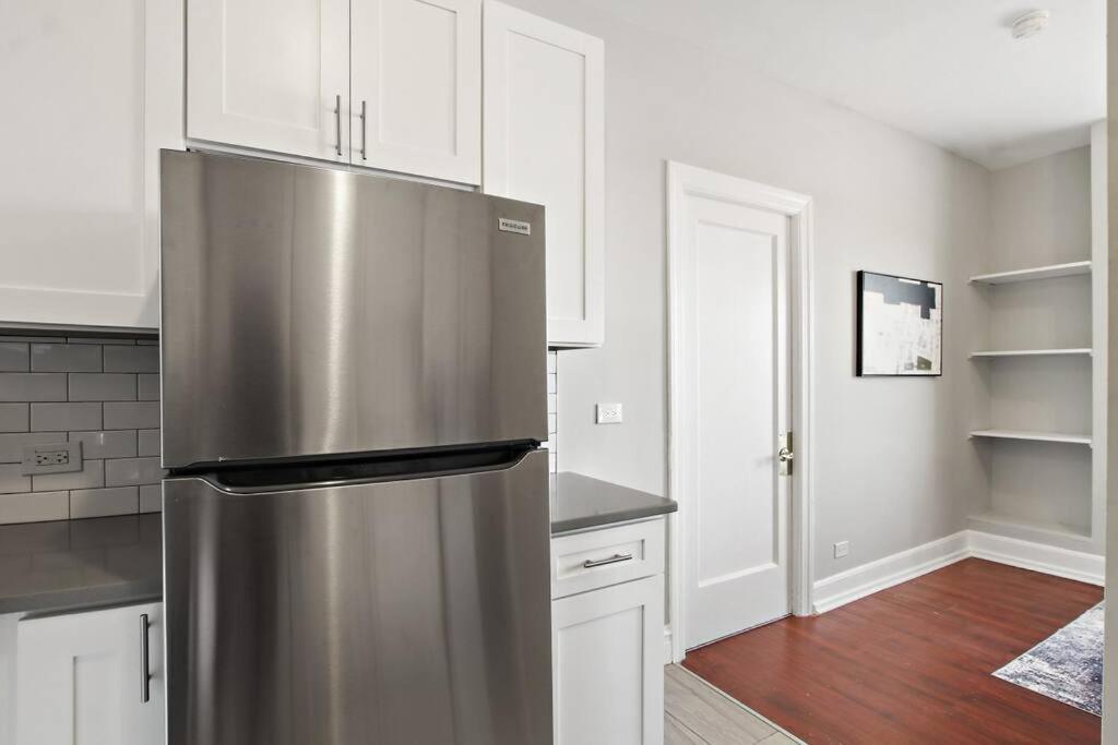 Apartamento Sleek & Spacious 3br - Hyde Park 1004 *