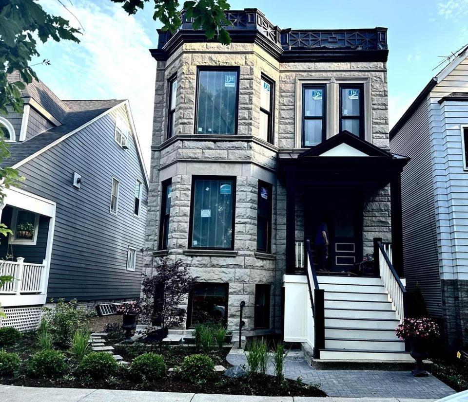 The Lyons' Lair * Chicago