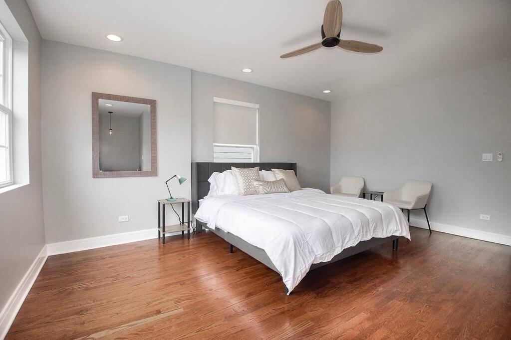 Deluxe Duplex In Roscoe-wrigley With Free Parking Chicago