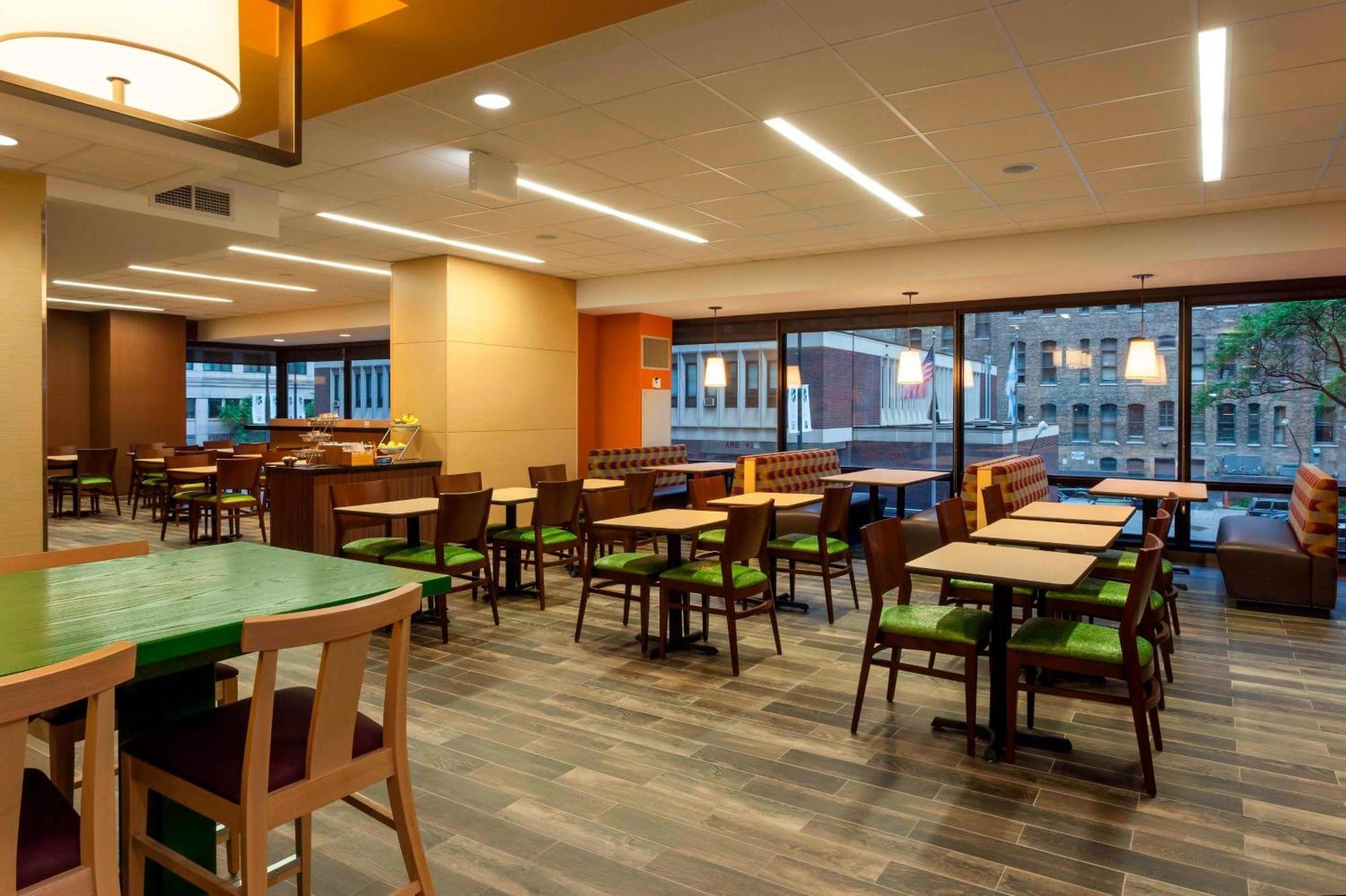 Hotel Fairfield And Downtown-river North 3*
