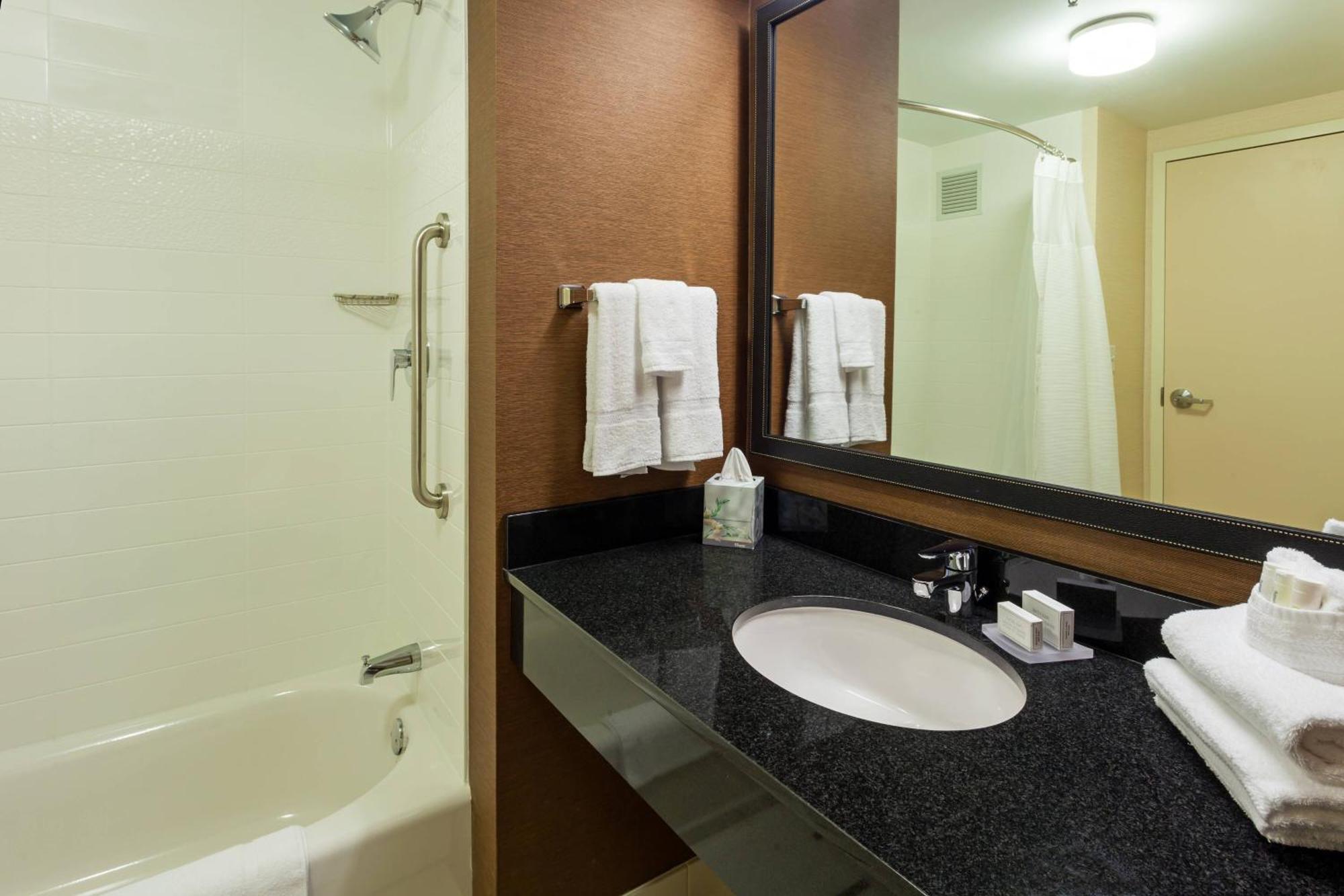 Fairfield And Downtown-river North 3*