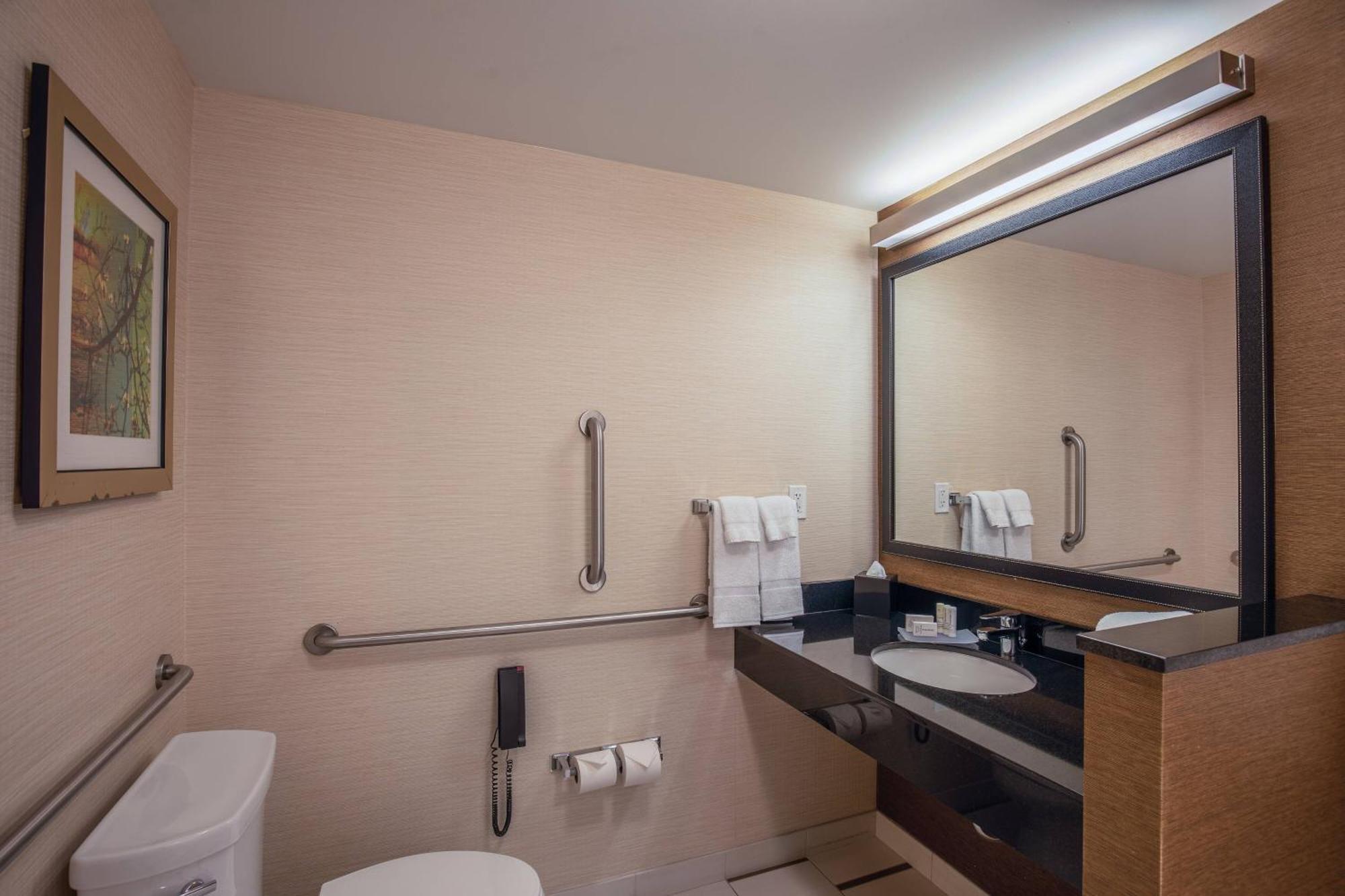Fairfield And Downtown-river North Hotel 3*