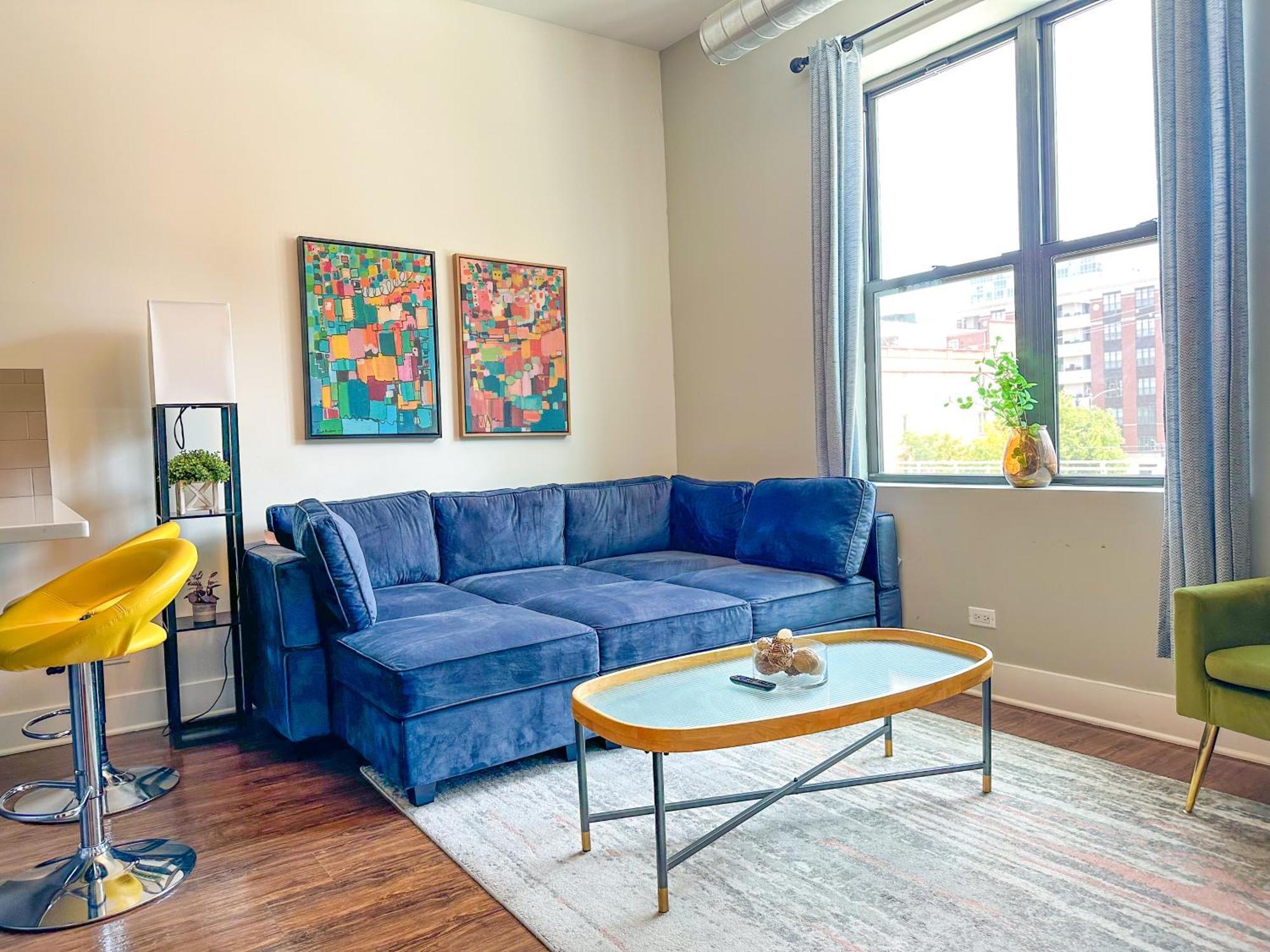 Mccormick Place 3br And 2ba With Optional Parking , Sleeps 8 Apartment Chicago
