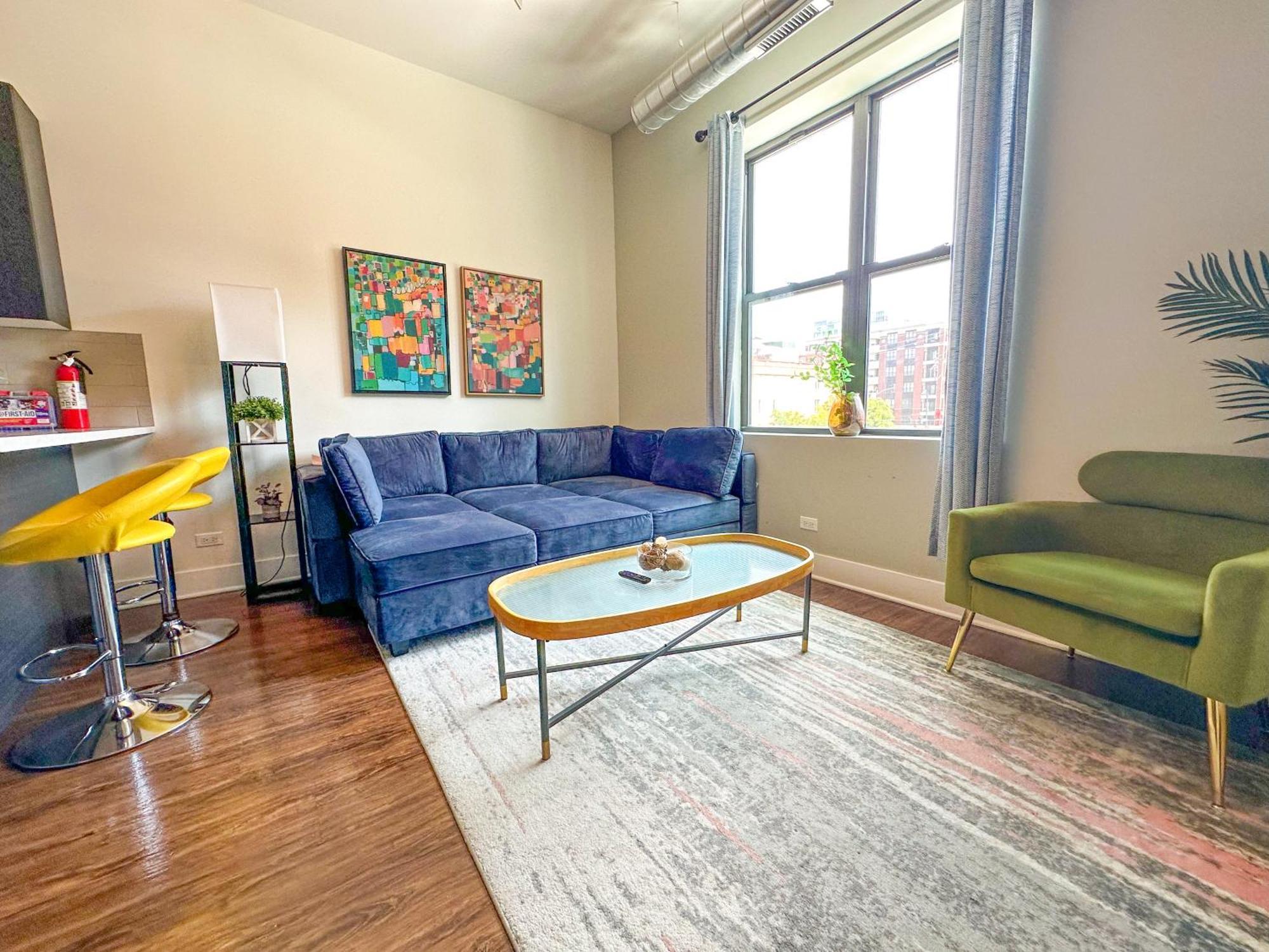 Apartment Mccormick Place 3br And 2ba With Optional Parking , Sleeps 8 Chicago