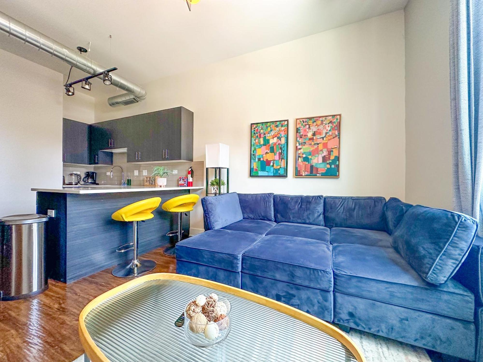 Mccormick Place 3br And 2ba With Optional Parking , Sleeps 8 Chicago