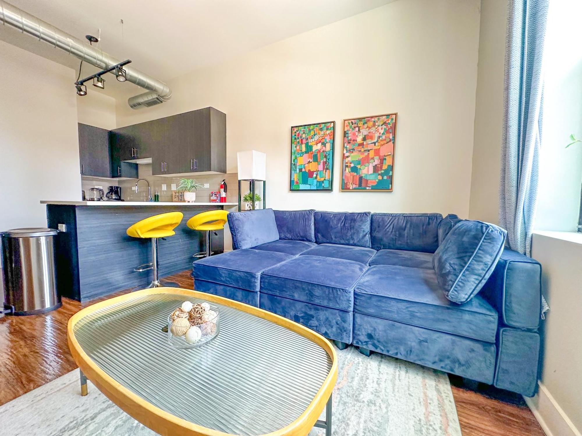 Mccormick Place 3br And 2ba With Optional Parking , Sleeps 8 Apartment