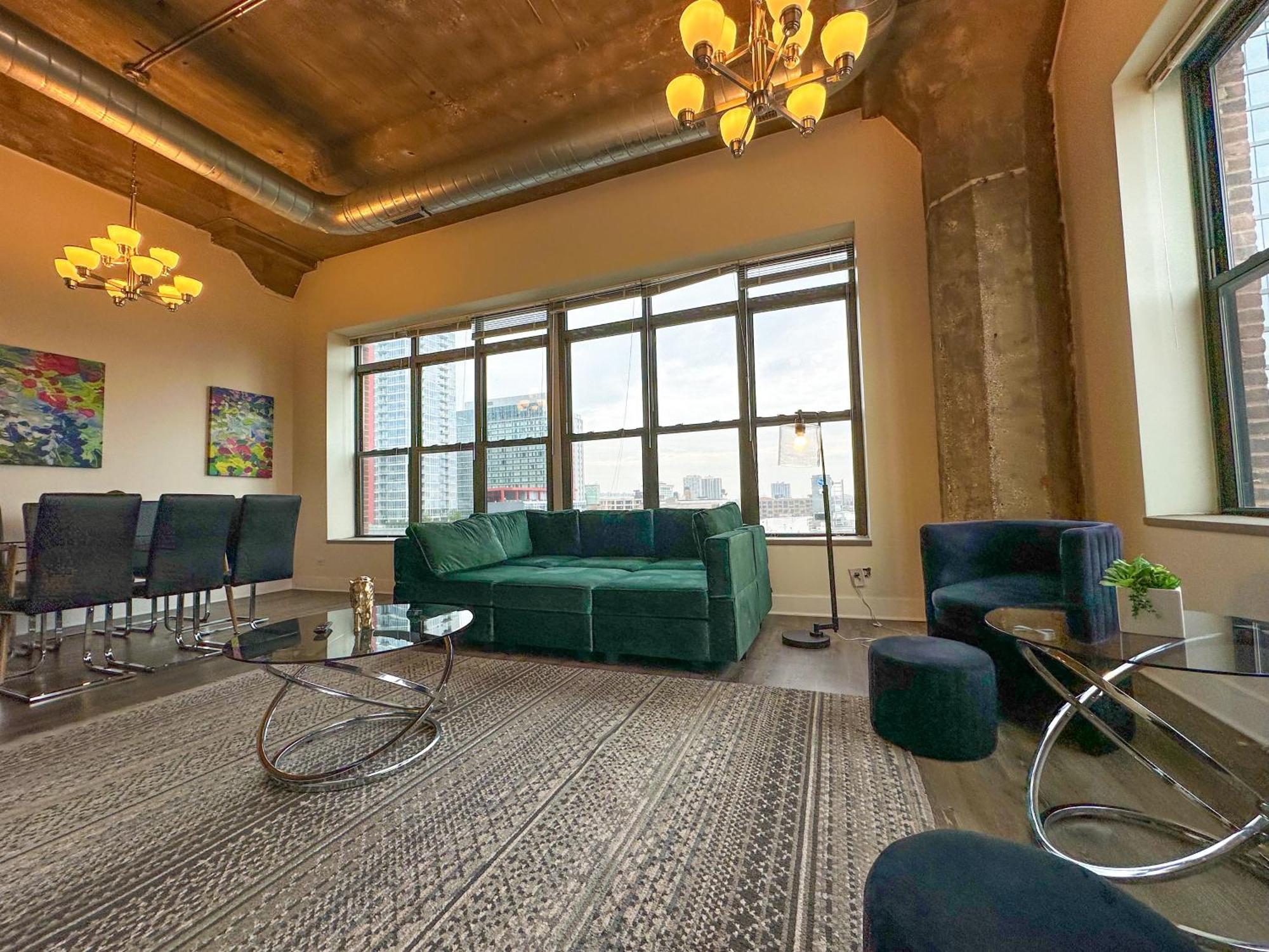Mccormick 3br-2ba Corner Oasis For Up To 10 Guests With Optional Parking & Gym Access *