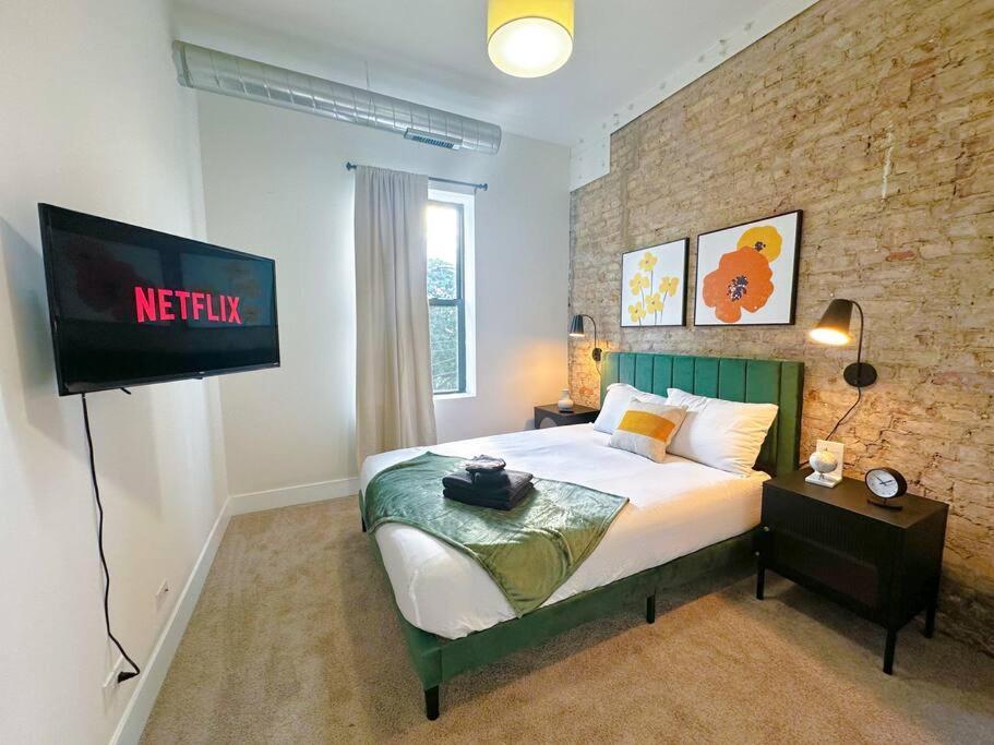 Mccormick 3bd-2ba With Optional Parking On State Street Apartment *