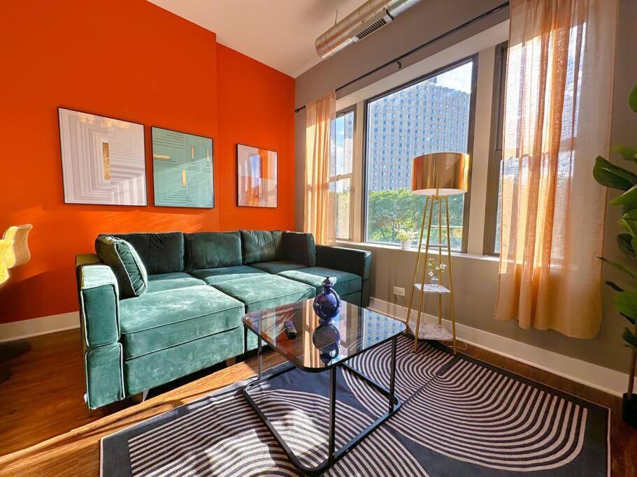 Apartment Mccormick 3bd-2ba With Optional Parking On State Street *