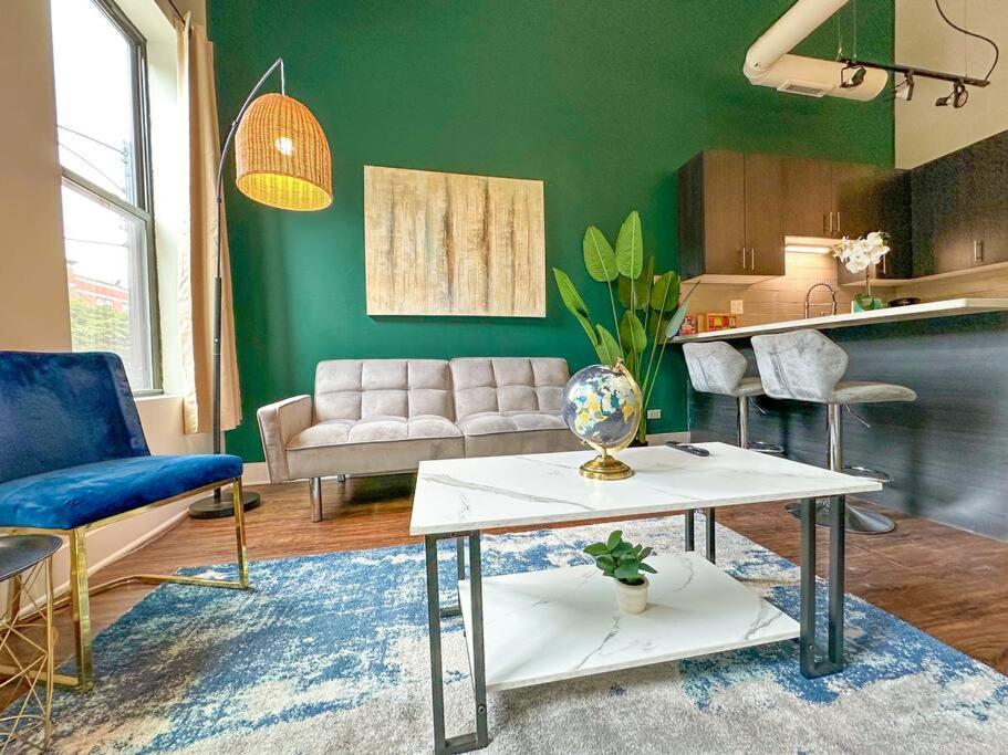 Apartment Mccormick 3bedroom And 2bath With Optional Parking - State St Chicago