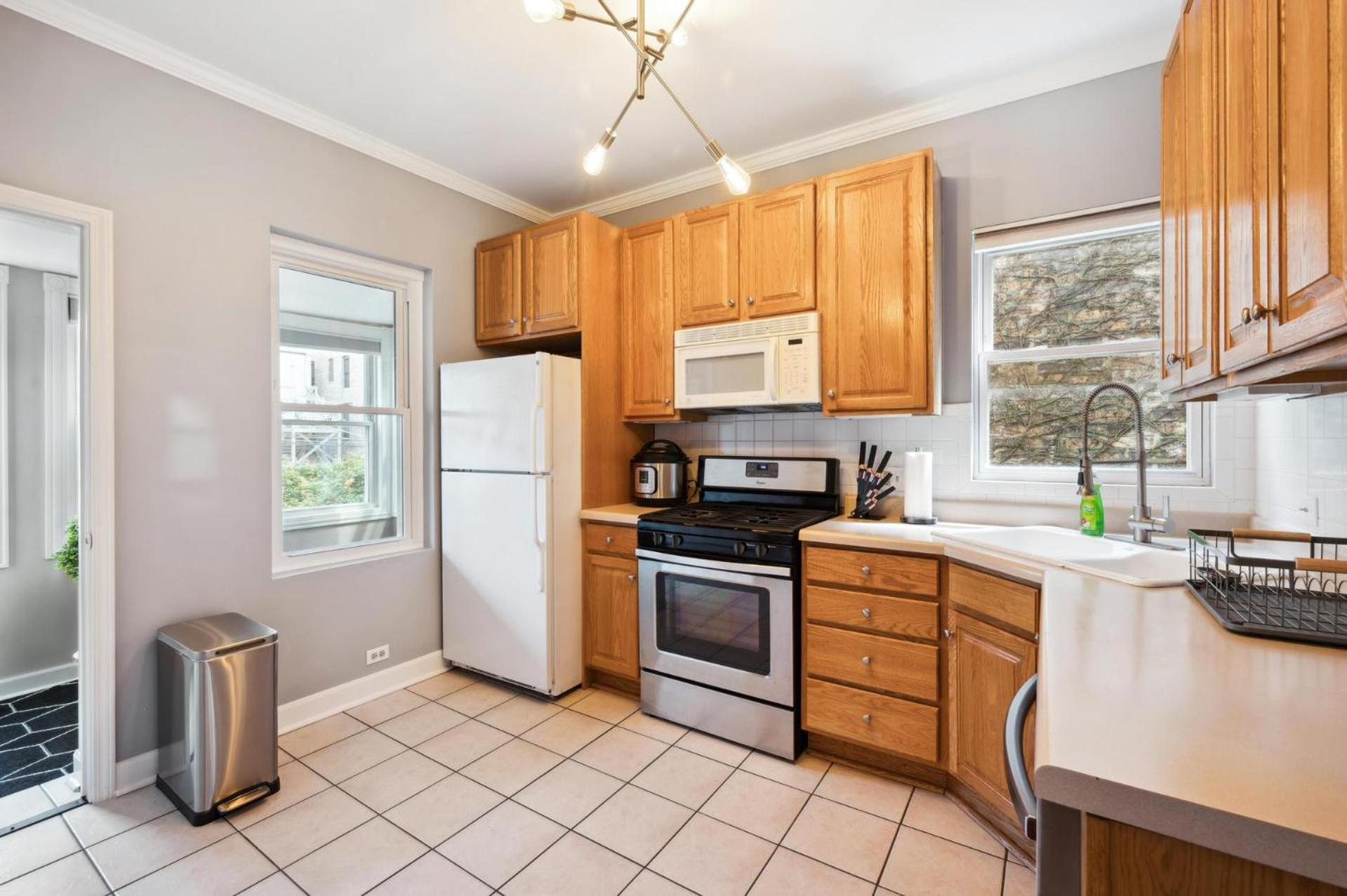 Wrigley 2br, 1ba With Free Parking Chicago