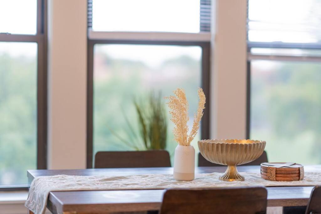 3br Prime Hyde Park Location Near Uchicago And Dining Apartment