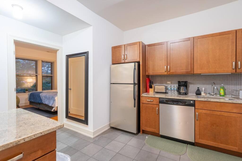 3br Prime Hyde Park Location Near Uchicago And Dining Apartment *