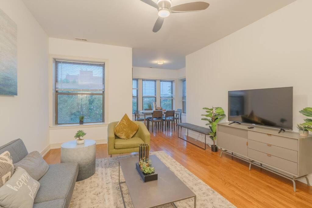 3br Prime Hyde Park Location Near Uchicago And Dining