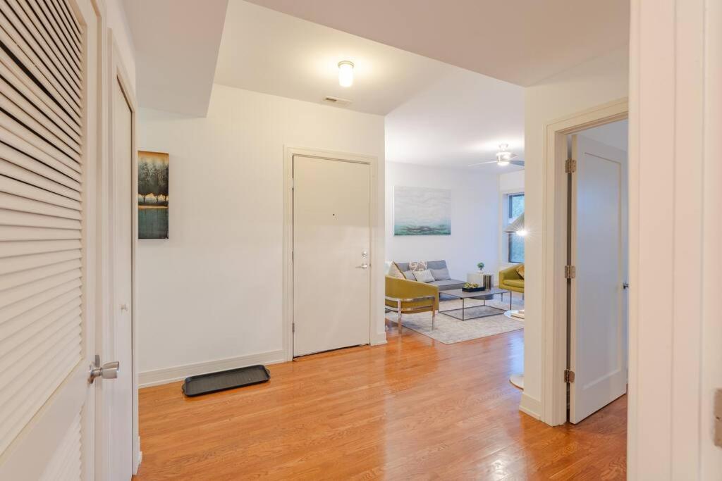 3br Prime Hyde Park Location Near Uchicago And Dining Apartment *