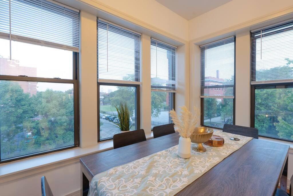 3br Prime Hyde Park Location Near Uchicago And Dining Apartment