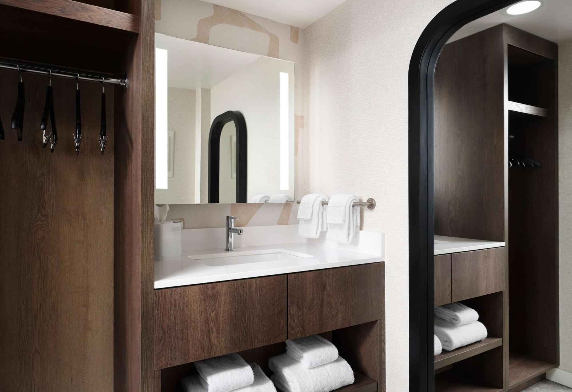 Sonesta Es Downtown Magnificent Mile Medical Hotel