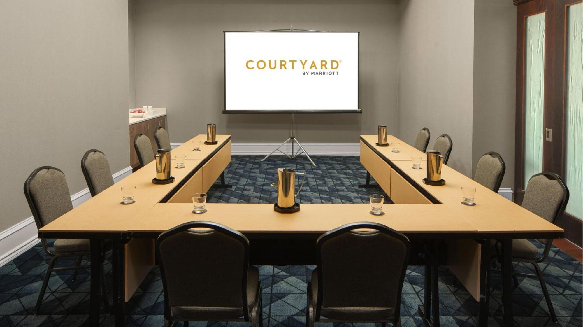 Courtyard By Marriott At Medical District-uic Hotel